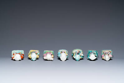 Quatorze figures d'immortels en porcelaine de Chine famille rose, Qianlong/Jiaqing