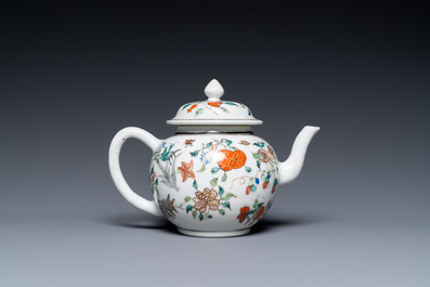 A Chinese verte-grisaille teapot and cover, Yongzheng/Qianlong