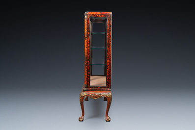 Een vitrinekast met schildpadfineer op beschilderd houten onderstel,  Maison Franck, ca. 1900