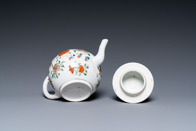 A Chinese verte-grisaille teapot and cover, Yongzheng/Qianlong