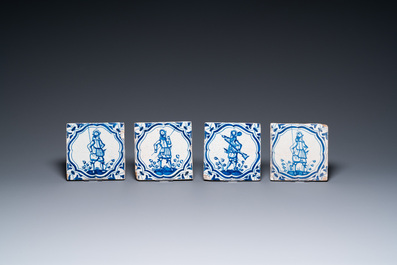 Quatorze carreaux en fa&iuml;ence de Delft en bleu et blanc, la plupart orn&eacute;e de soldats espagnols d'apr&egrave;s Jacob de Gheyn II, 17&egrave;me