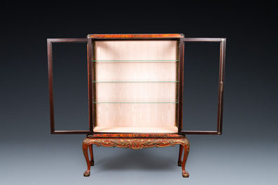 Een vitrinekast met schildpadfineer op beschilderd houten onderstel,  Maison Franck, ca. 1900