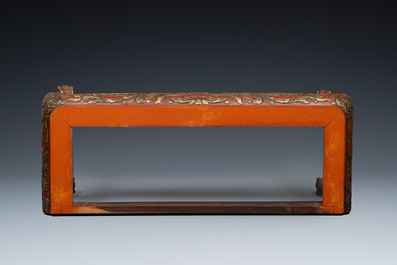Een vitrinekast met schildpadfineer op beschilderd houten onderstel,  Maison Franck, ca. 1900