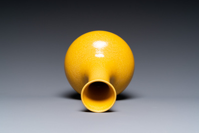A Chinese monochrome yellow-glazed bottle vase with incised dragon design, Daoguang mark, 19/20th C.
