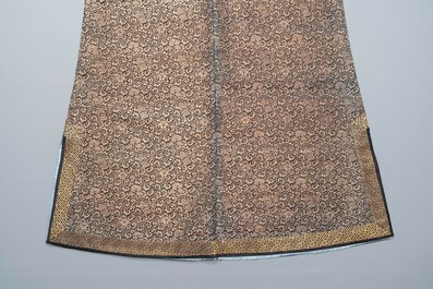 A Chinese embroidered silk woman's robe with floral scrolls, 19th C.