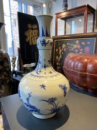 A Chinese blue and white bottle vase with a frog, a lizard and butterflies, Transitional period