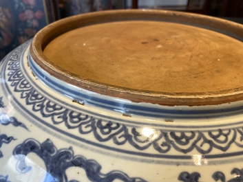 An impressive large Chinese blue and white 'dragon' dish, Ming, 2nd half 15th C.