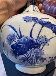 A Chinese blue and white bottle vase with a frog, a lizard and butterflies, Transitional period