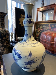 A Chinese blue and white bottle vase with a frog, a lizard and butterflies, Transitional period