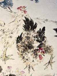 Wang Xuetao (1903-1982): 'Des coqs aupr&egrave;s d'un arbuste de pivoines', encre et couleurs sur papier