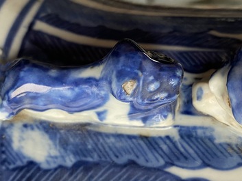 A Chinese blue and white 'tea ceremony' vase, 19th C.