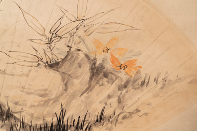 Wang Xuetao (1903-1982): 'Insecten op planten', inkt en kleur op papier voor een waaier