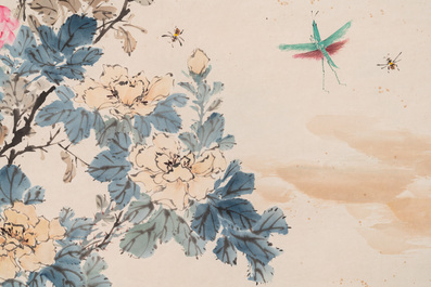 Wang Xuetao (1903-1982): 'Des coqs aupr&egrave;s d'un arbuste de pivoines', encre et couleurs sur papier