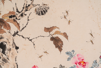 Wang Xuetao (1903-1982): 'Des coqs aupr&egrave;s d'un arbuste de pivoines', encre et couleurs sur papier