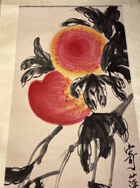 Chinese school, naar en met de signatuur van Qi Baishi (1864 - 1957): 'Perziken', inkt en kleur op papier