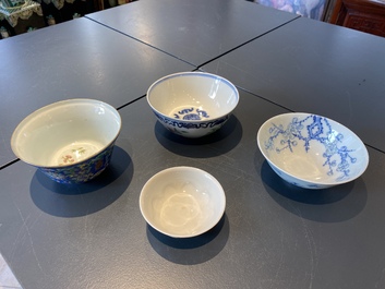 Vier diverse Chinese famille rose en blauw-witte kommen, 19/20e eeuw
