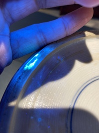 Un vase de forme 'yenyen' en porcelaine de Chine en bleu et blanc, Kangxi