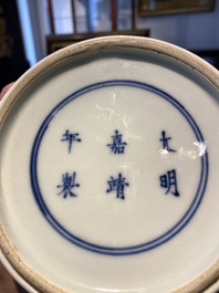 Een Chinese blauw-witte kalebasvaas, Jiajing merk, Qing