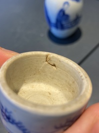 Een Chinese blauw-witte theebus met deksel, Kangxi
