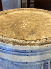 Een grote Chinese blauw-witte 'Drie vrienden van de winter' vaas, Ming