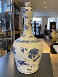 A Chinese blue and white 'Hatcher cargo' bottle vase, Transitional period