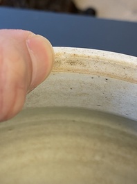 Een Chinese blauw-witte 'kylin' kom met later houten deksel, Transitie periode