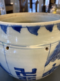 Een Chinese blauw-witte 'kylin' kom met later houten deksel, Transitie periode