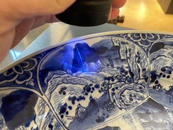Een Chinese blauw-witte schotel met muzikanten, Kangxi
