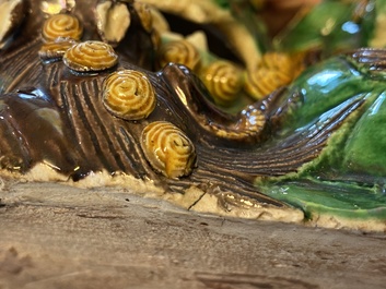 Un lion bouddhiste en biscuit &eacute;maill&eacute; vert, Kangxi