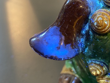 Un lion bouddhiste en biscuit &eacute;maill&eacute; vert, Kangxi