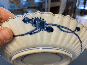 Een Japans blauw-wit bord met een haas, Arita, Edo, vroeg 18e eeuw