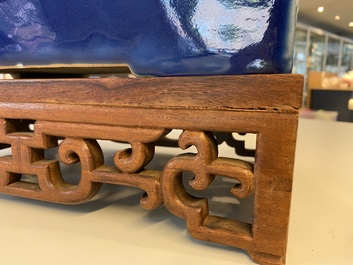 A Chinese rectangular blue-glazed jardini&egrave;re on wooden stand, 19th C.