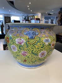 A large Chinese famille rose yellow-ground fish bowl with fine floral scrolls, 19th C.