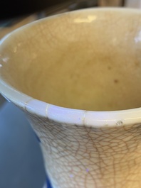 Een Chinese blauw-witte vaas met craquel&eacute; fond, Kangxi