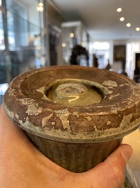 Een Chinese geribde Longquan celadon vaas, Ming