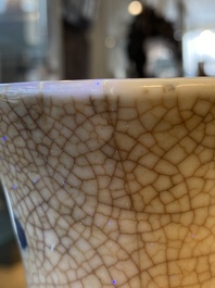 Een Chinese blauw-witte vaas met craquel&eacute; fond, Kangxi