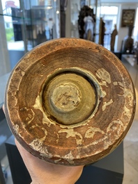 Een Chinese geribde Longquan celadon vaas, Ming