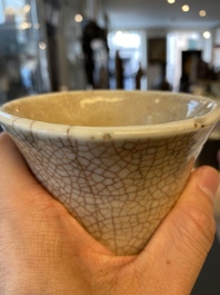 Een Chinese blauw-witte vaas met craquel&eacute; fond, Kangxi