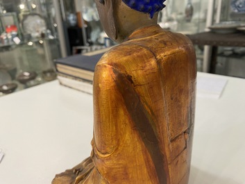 Une figure de Bouddha en bois laqu&eacute; et dor&eacute;, Chine, Ming