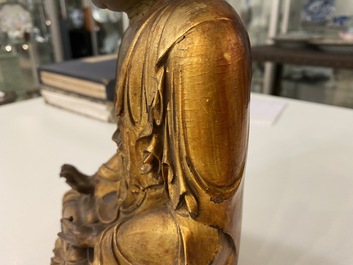 Une figure de Bouddha en bois laqu&eacute; et dor&eacute;, Chine, Ming