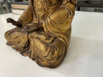 Une figure de Bouddha en bois laqu&eacute; et dor&eacute;, Chine, Ming