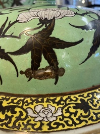 A large Chinese 'Dayazhai' green-ground vase and cover, 19th C.