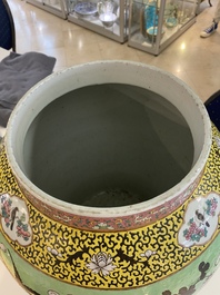 A large Chinese 'Dayazhai' green-ground vase and cover, 19th C.