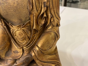 Une figure de Bouddha en bois laqu&eacute; et dor&eacute;, Chine, Ming