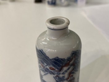 Five Chinese blue, white and copper-red snuff bottles, 18/20th C.