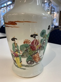 A Chinese famille rose vase with narrative design, 18/19th C.