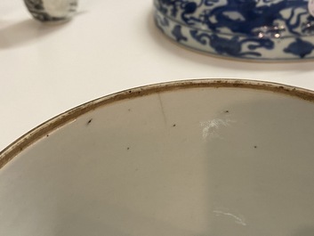 Drie stukken Chinees blauw-wit porselein voor de Thaise markt, 19e eeuw