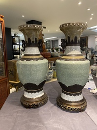 Une paire de vases dite 'de Nankin' sur socles en bronze, Chine, 19&egrave;me