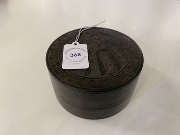 Een Chinese bronzen dekseldoos met inscriptie voor de islamitische markt, 17e eeuw
