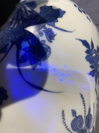 A Chinese blue and white 'Hatcher cargo' bottle vase, Transitional period